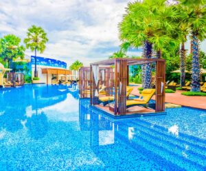 Read more about the article Poolside Bar